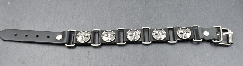 Triskelen Armband aus Leder in schwarz und silber